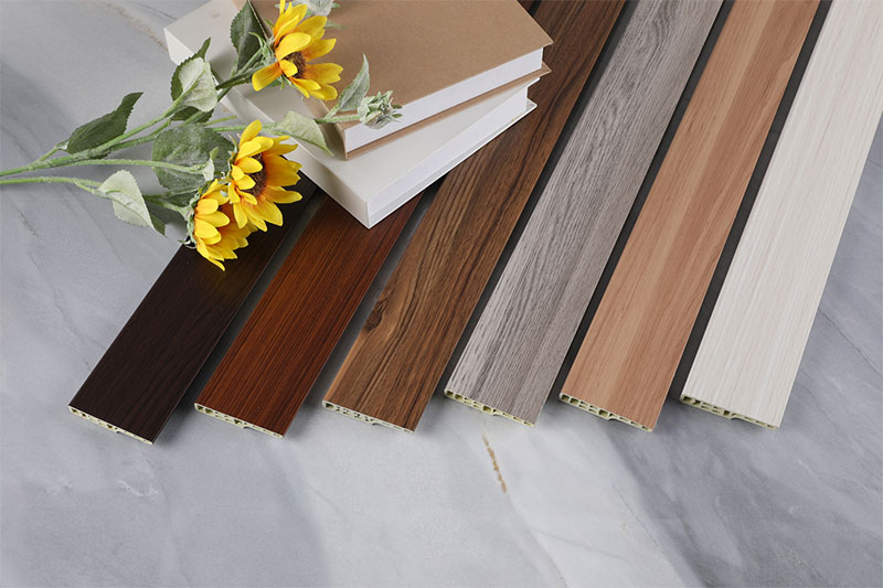 пластиковый плинтус на стену