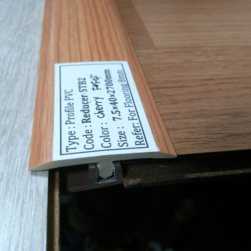 Межкомнатная Т-образная переходная полоса к полу