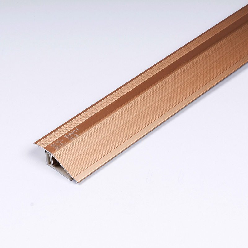 Металлическая переходная планка для пола