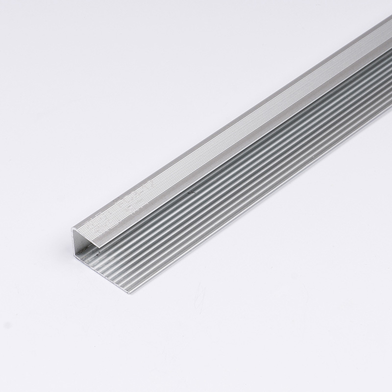 Отделка края плитки для лестницы