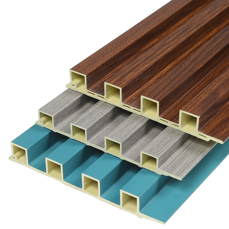 Внутренняя стена из рифленых панелей