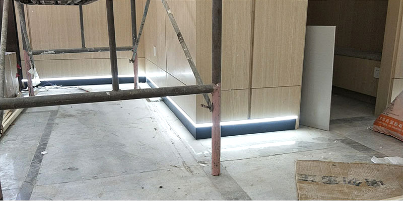 Универсальность светодиодного плинтуса