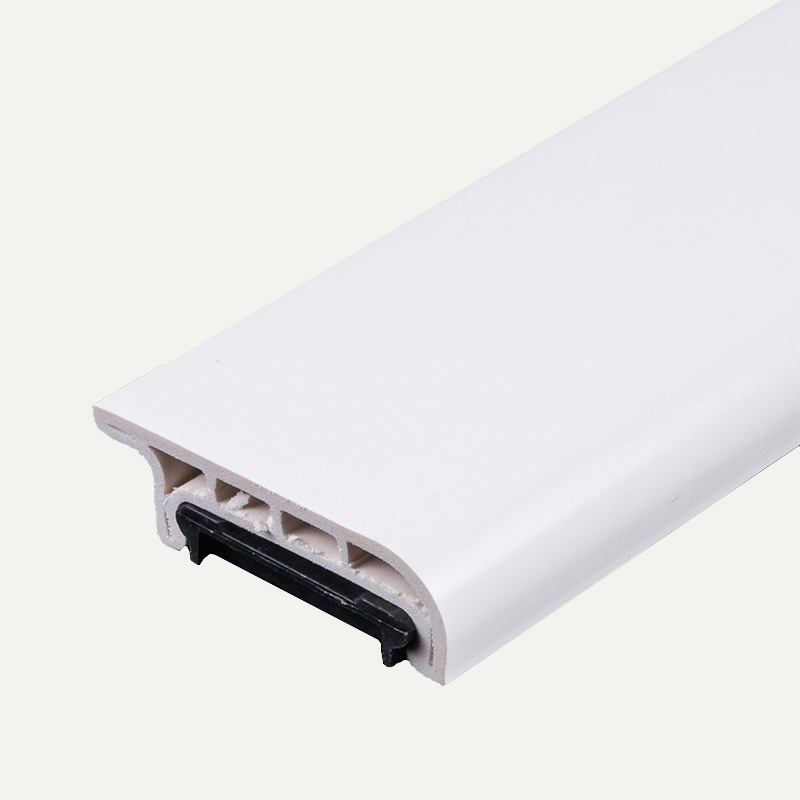 белый плинтус