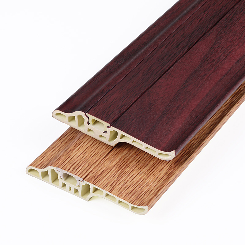 Внутренний виниловый напольный плинтус