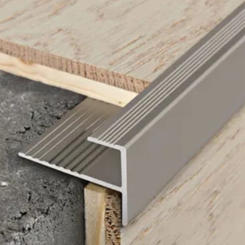 Роскошная F-образная отделка края лестницы