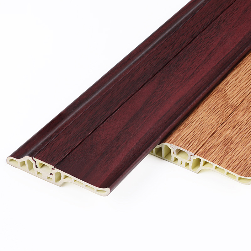 Виниловый напольный плинтус с текстурой древесины