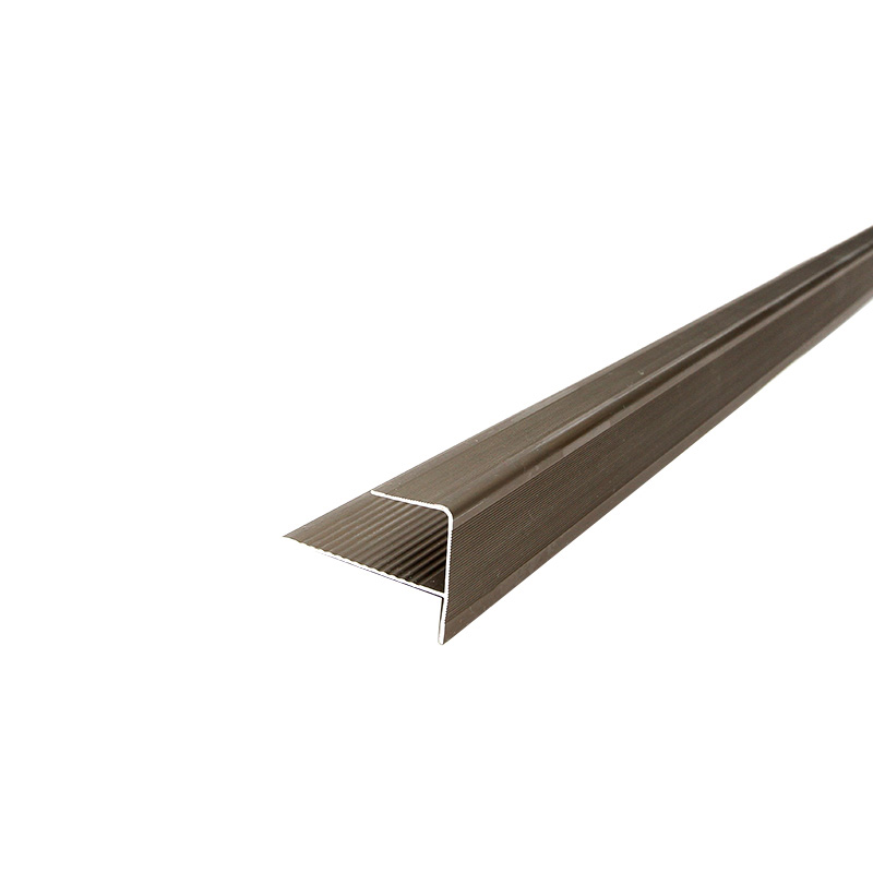 Внутренняя отделка края лестницы F-образной формы