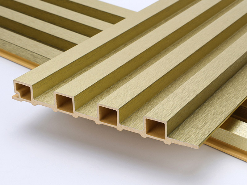 Стеновая панель с металлическим золотым рифлением 155*17 мм