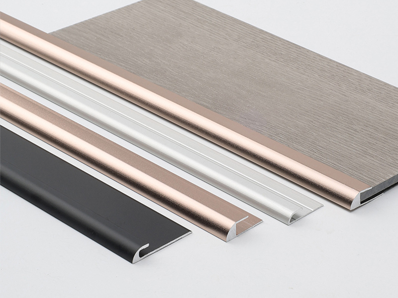 C-образная отделка края пола