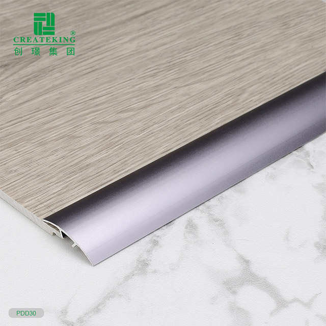 Пороговая полоса металлической двери 5,58x39,41 мм