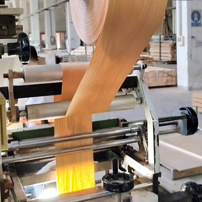 В чем разница между покрытием холодным клеем и покрытием горячим клеем для плинтусов?