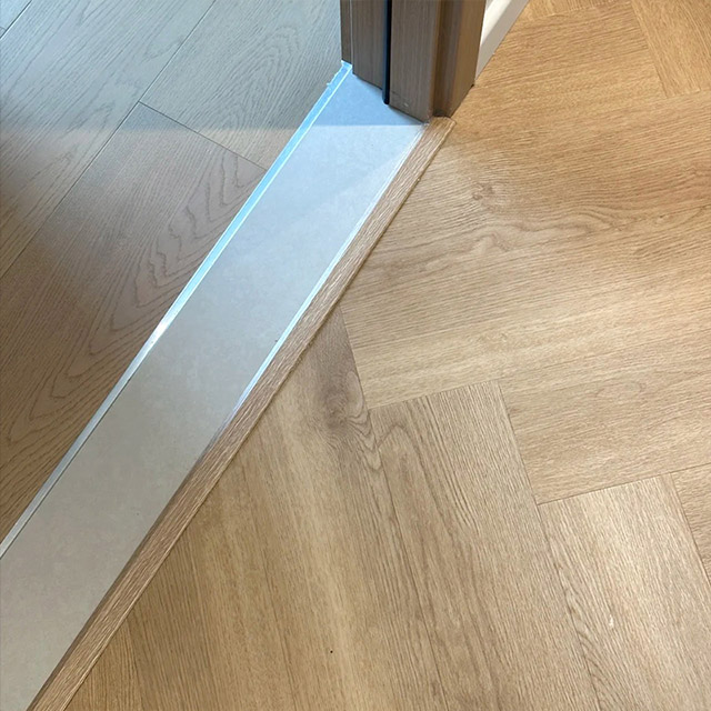 24*4 мм L-образная кромочная полоса SPC для пола