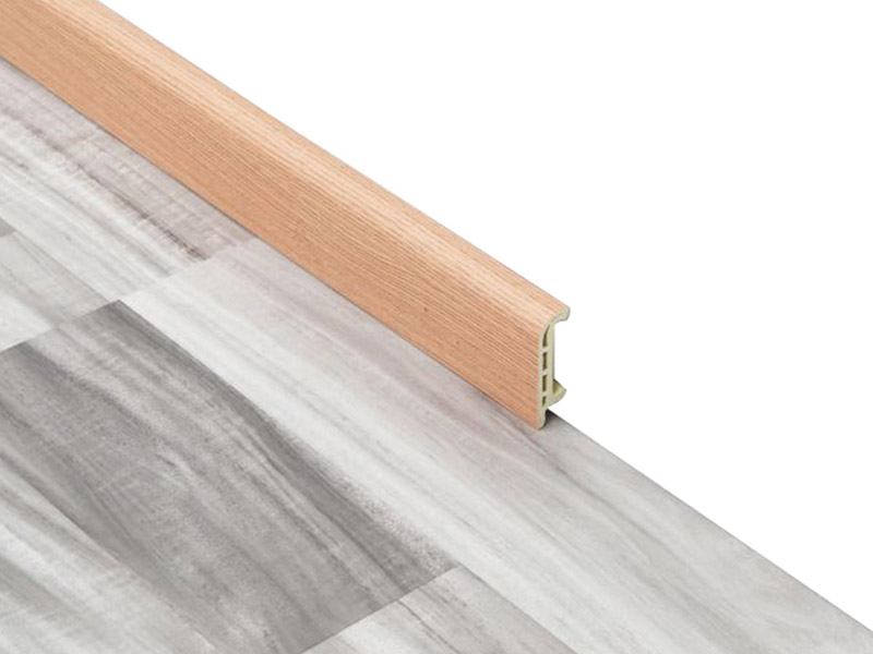 Плинтус с зажимом из ПВХ 50*15 мм