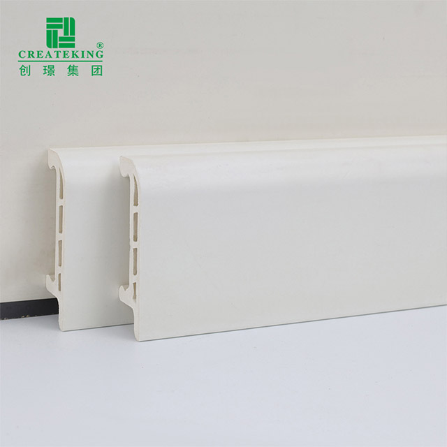 Плинтус с зажимом из ПВХ 50*15 мм