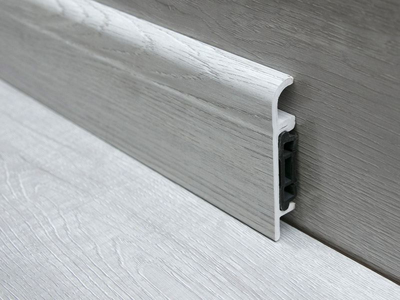 Плинтус с зажимом из ПВХ 76*14 мм