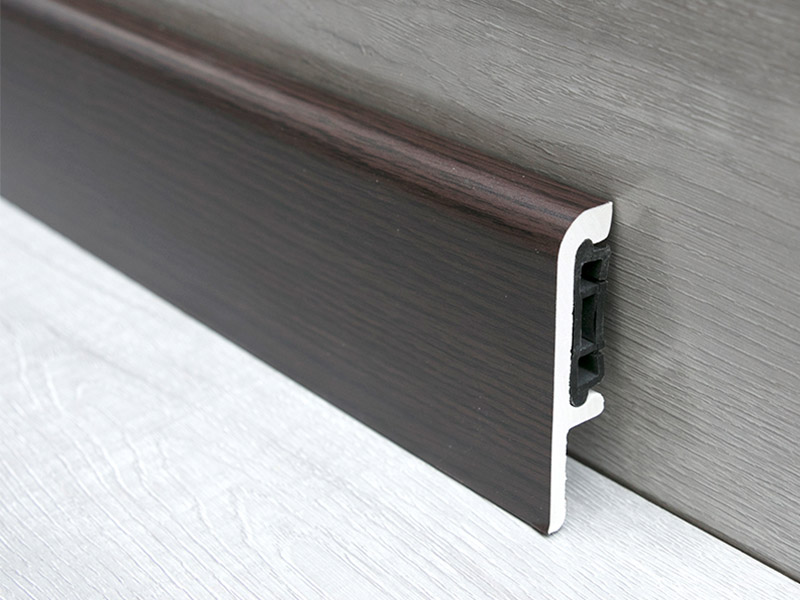 Плинтус с зажимом из ПВХ 75*15 мм