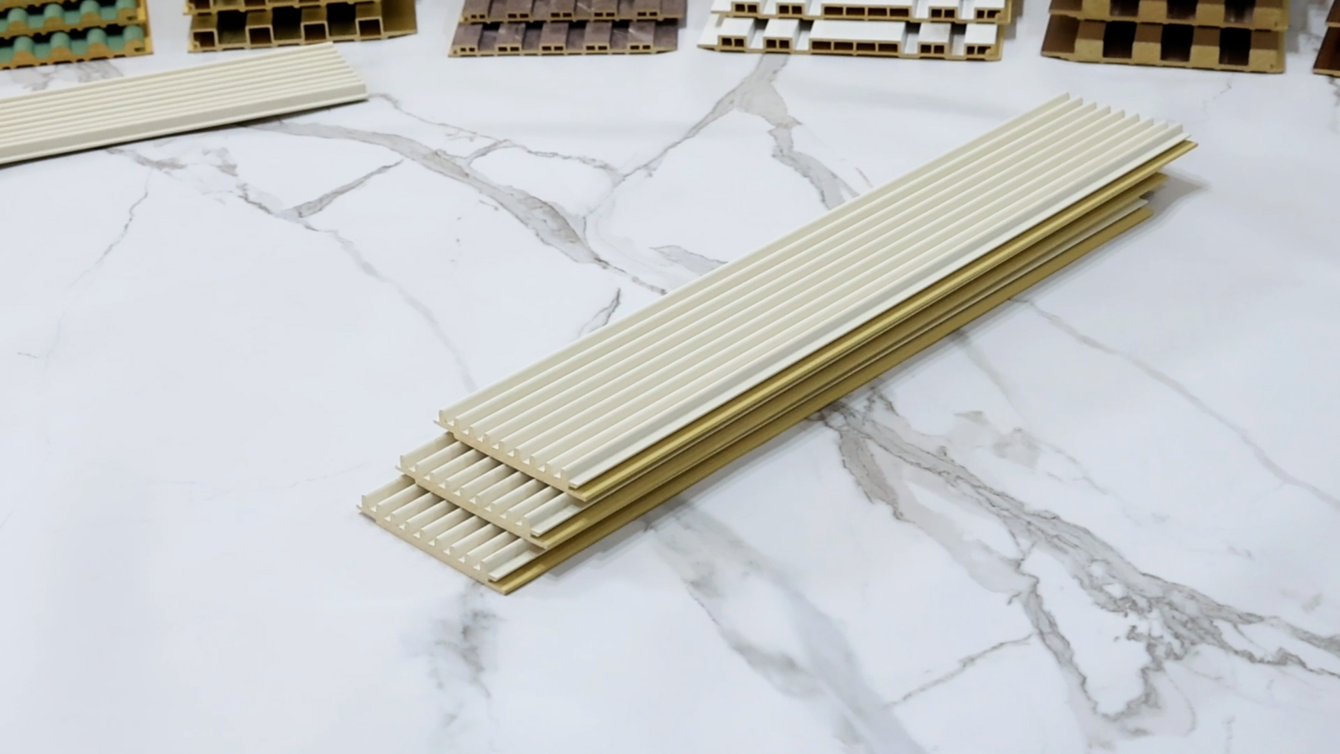 Полукруглые сплошные рифленые стеновые панели 99,5*15 мм (KS100-8U)