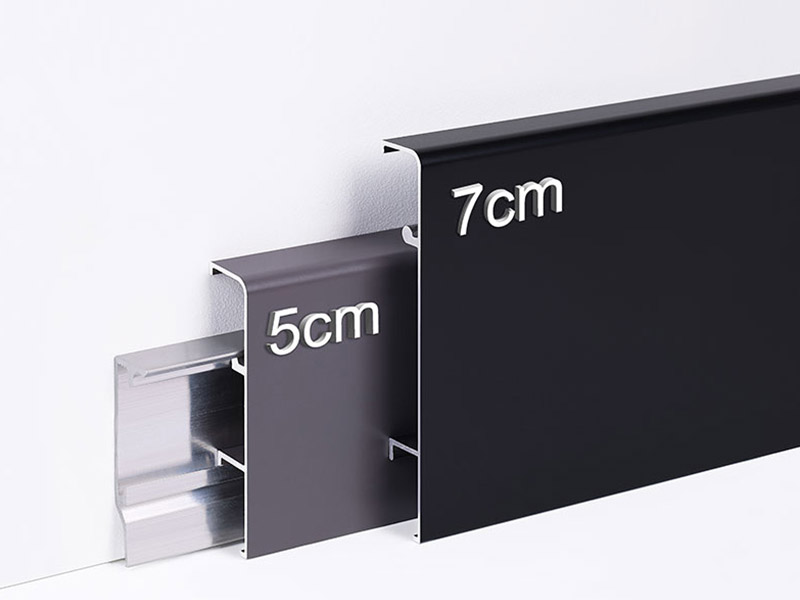 Металлический плинтус 70*9 мм