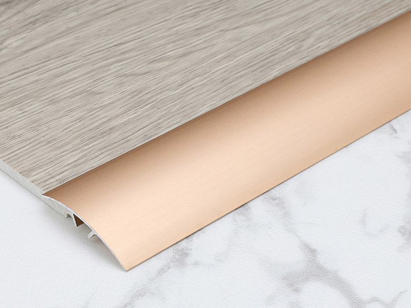 Металлическая дверная пороговая полоса