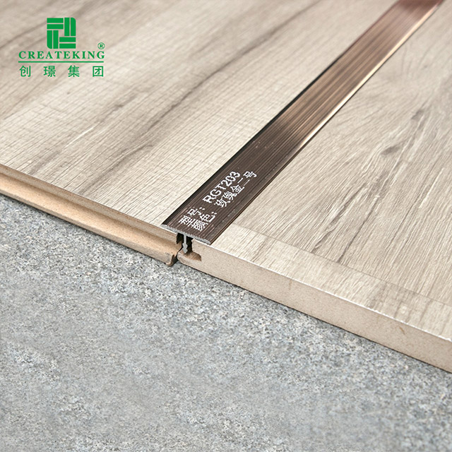 Алюминиевая накладка Т-образной формы 20x9,2 мм