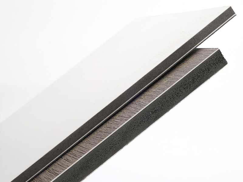 Каков материал кристаллической пластины углерода?