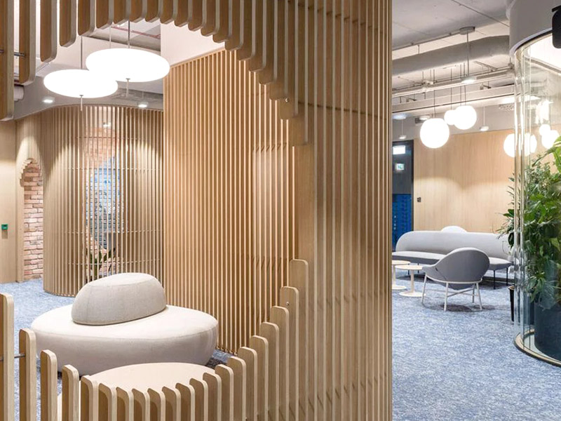 Как оформить стену офиса?