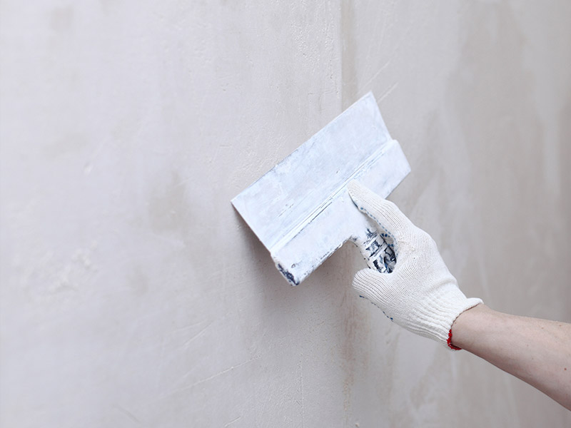 Покраска деревянных панелей