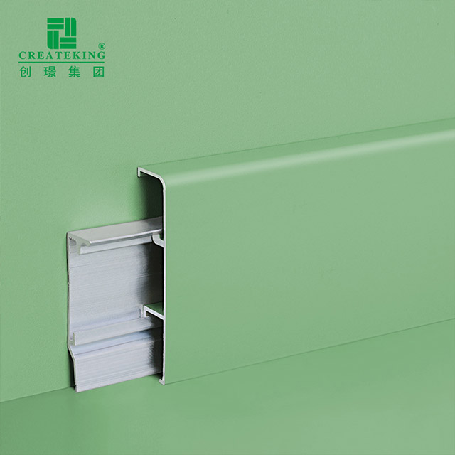 Металлический плинтус 50*9 мм