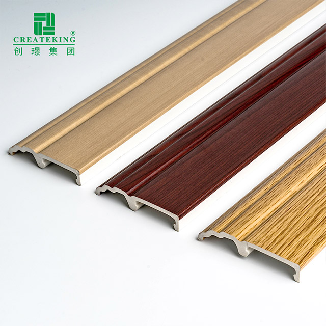 Плинтус с зажимом из ПВХ 100*15 мм