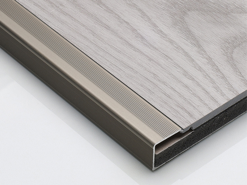 C-образная кромочная полоса для пола из алюминиевого сплава