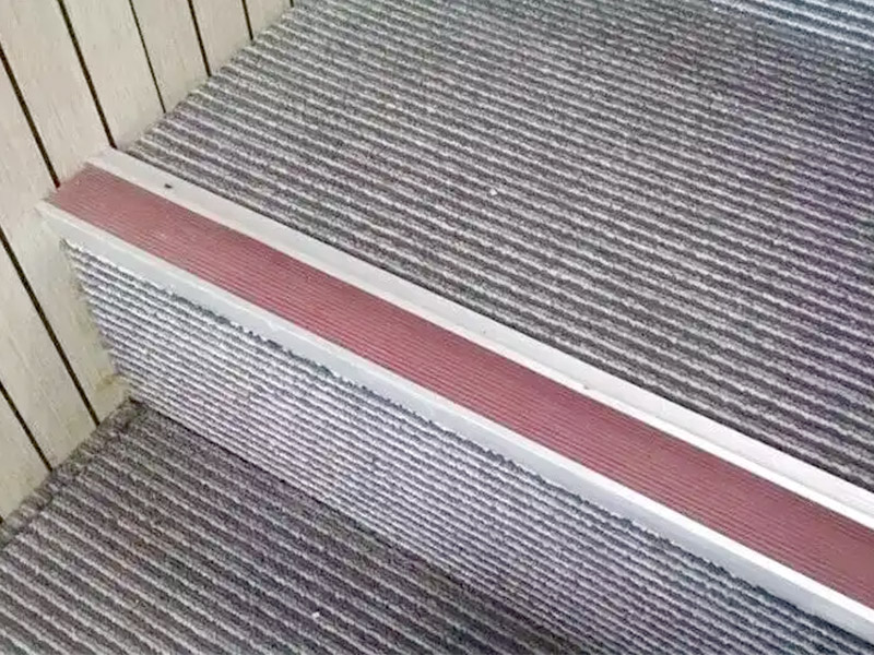 Нужны ли лестничные ограждения?