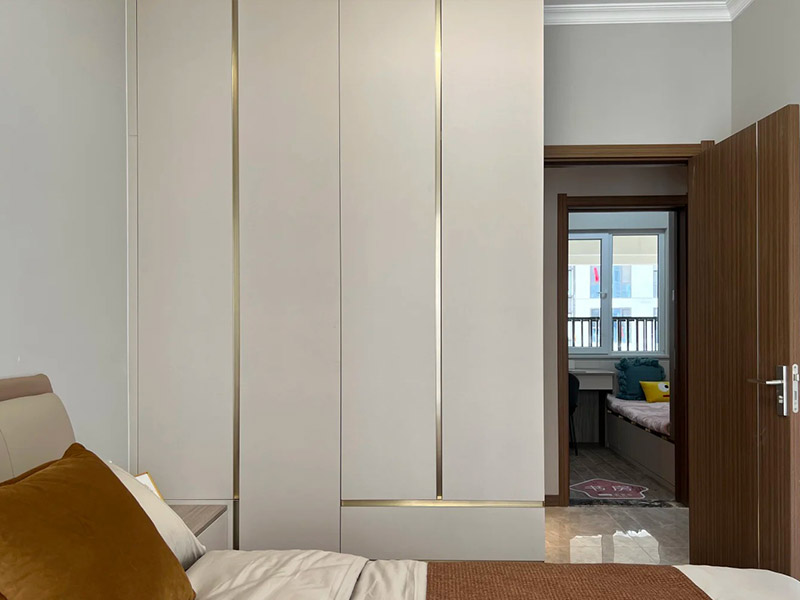 Декоративная планка для мебели Т-образная.