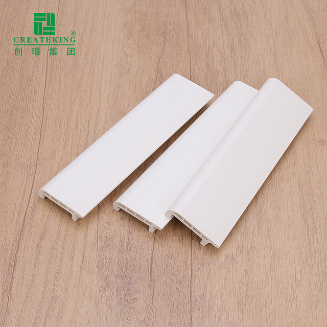 Плинтус с зажимом из ПВХ 50*15 мм