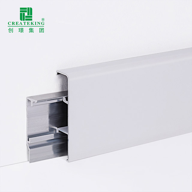 Металлический плинтус 50*9 мм