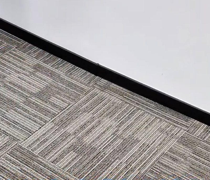 Ковер и плинтус