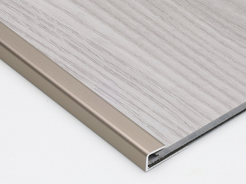 С-образная переходная полоса для пола