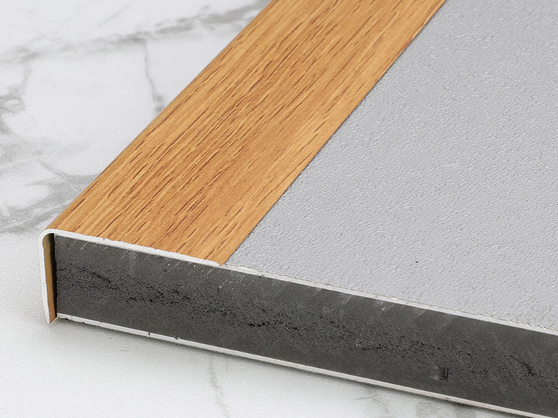 L-образная металлическая полоса для отделки пола