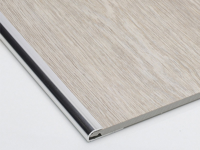 С-образная металлическая отделка края пола