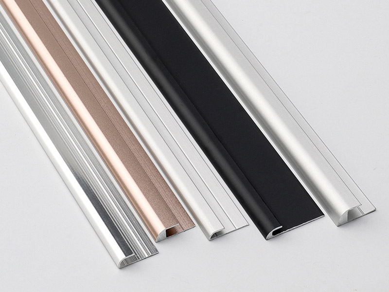 С-образная металлическая отделка края пола