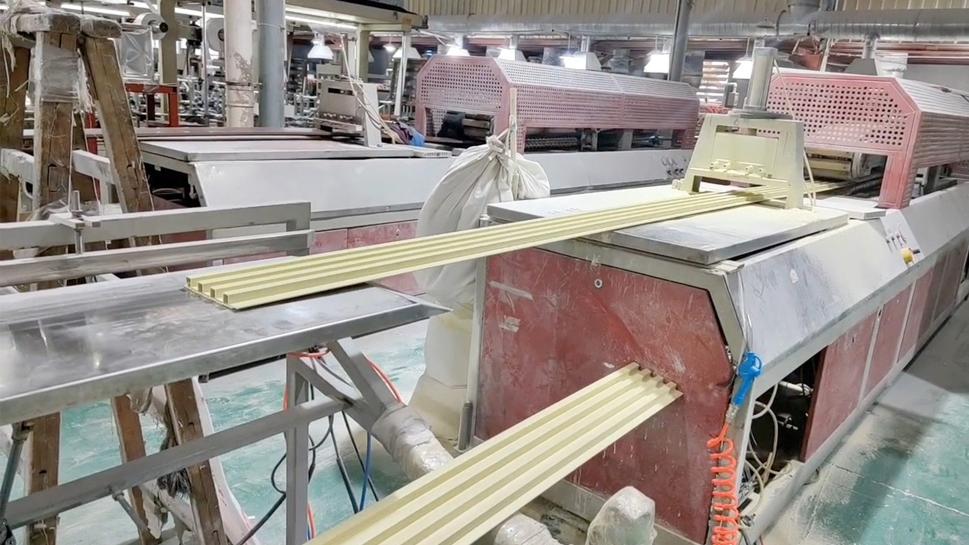 Процесс производства решеток/стеновых панелей WPC (GS169)