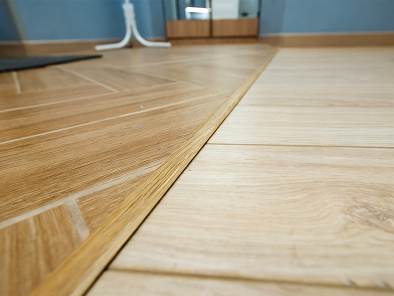 Когда следует использовать переходные полосы для пола?