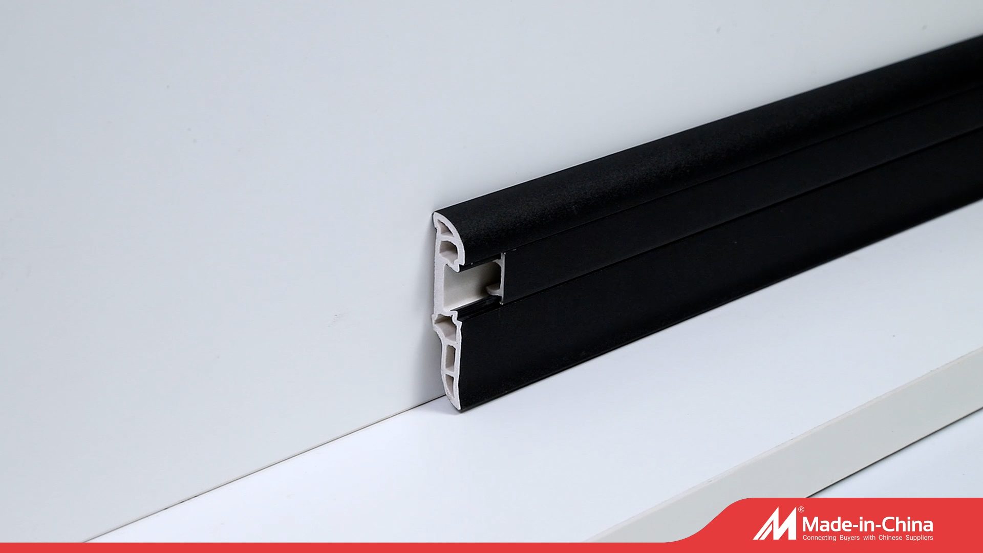 Плинтус для скрытых гвоздей из ПВХ 50*12 мм (NDF50)