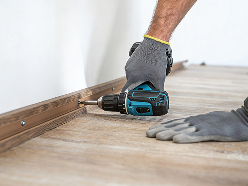 Нужно ли прибивать плинтусы?