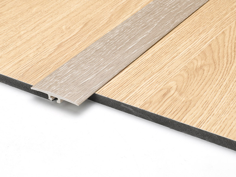 Пороговая полоса для двери с эффектом дерева SPC 42*6,6 мм