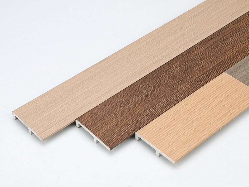 Плинтус с зажимом из ПВХ 60*12 мм