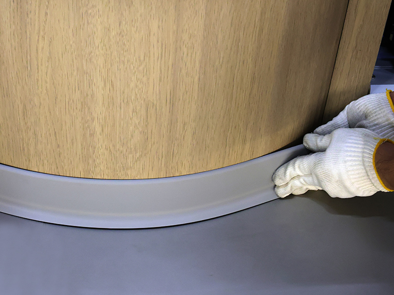 Каковы преимущества мягкого плинтуса?