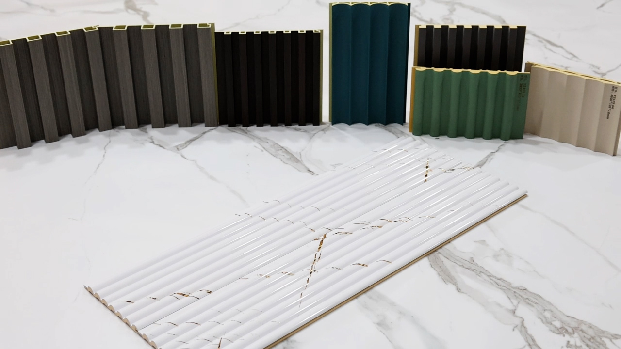 105,5*8,5 мм, золотисто-белая мраморная отделка, сплошная полукруглая стеновая панель (KS105-7Y)