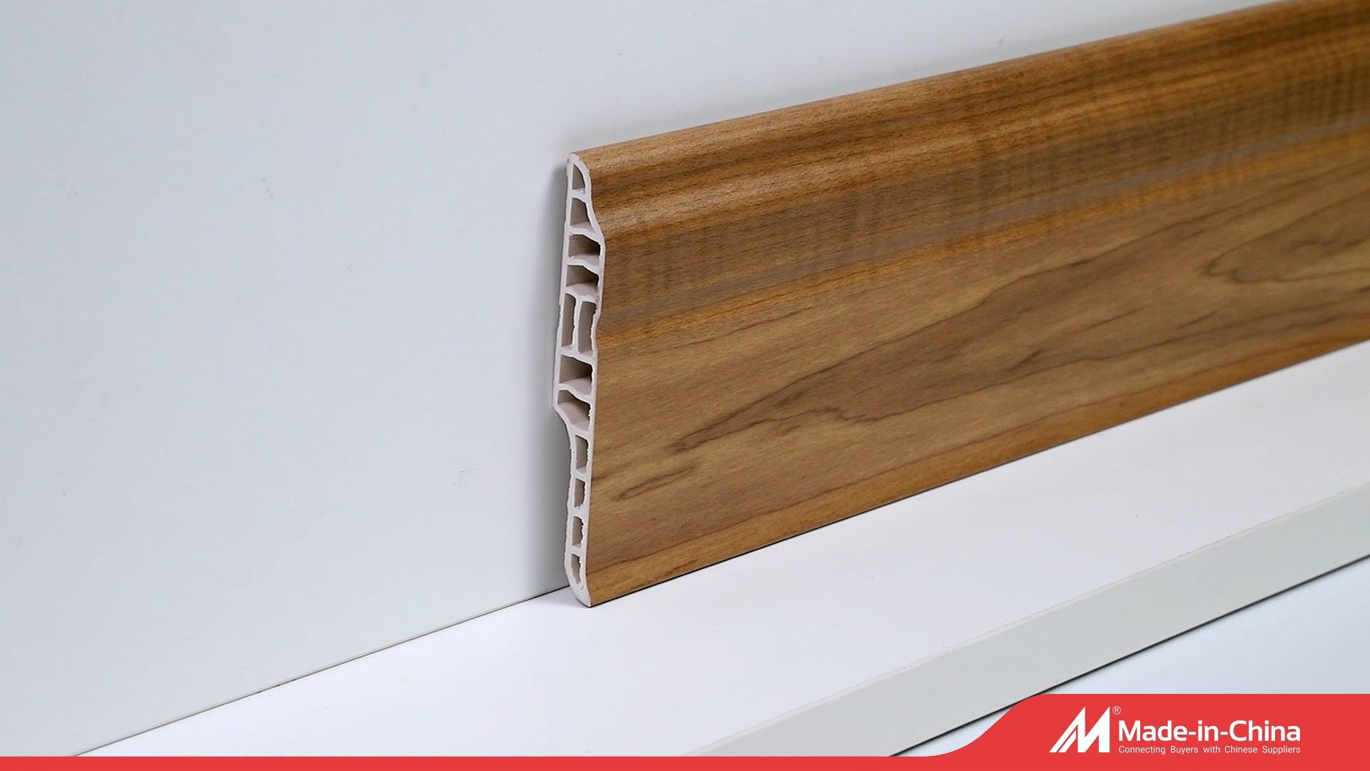 Плинтус с языком ягненка из ПВХ 95*15,5 мм (SBF95)