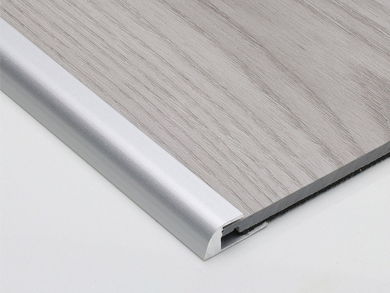 С-образная отделка пола