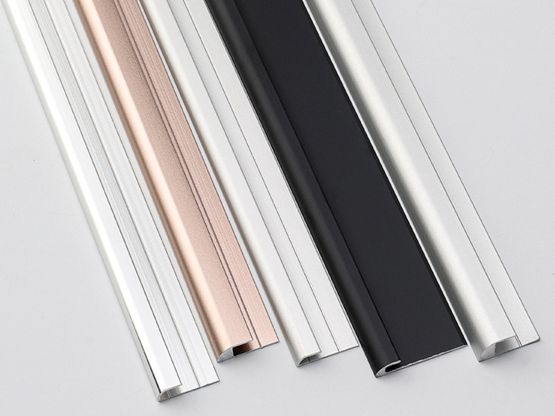 С-образная металлическая отделка края пола